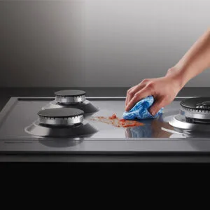 Schoonmaken van kookplaat - Keukenrepareren.nl